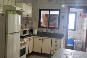 Apartamento amplo em Mongagua com 2 dormitórios